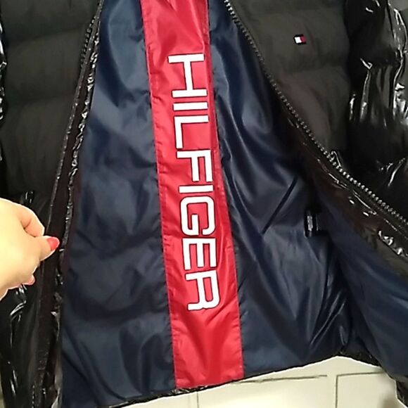 Tommy Hilfiger NWT Men's Black Shine Hooded Puffer Coat. Size Small - Picture 7 of 16